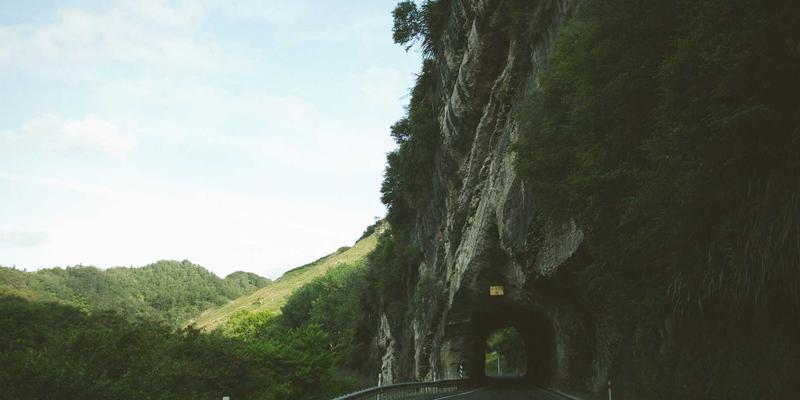 SBD0与数据服务:解码网络技术100时代的核心驱动力