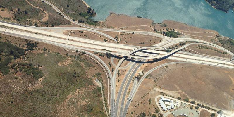 容器网络接口（CNI）与微服务网络治理：云原生时代的数据服务网络挑战与应对